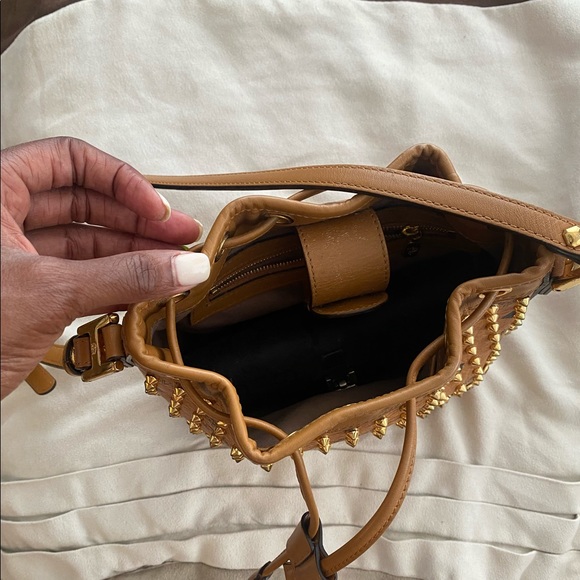 💚🔥 MCM Bucket Bag w/Studs 💫 - Picture 11 of 12